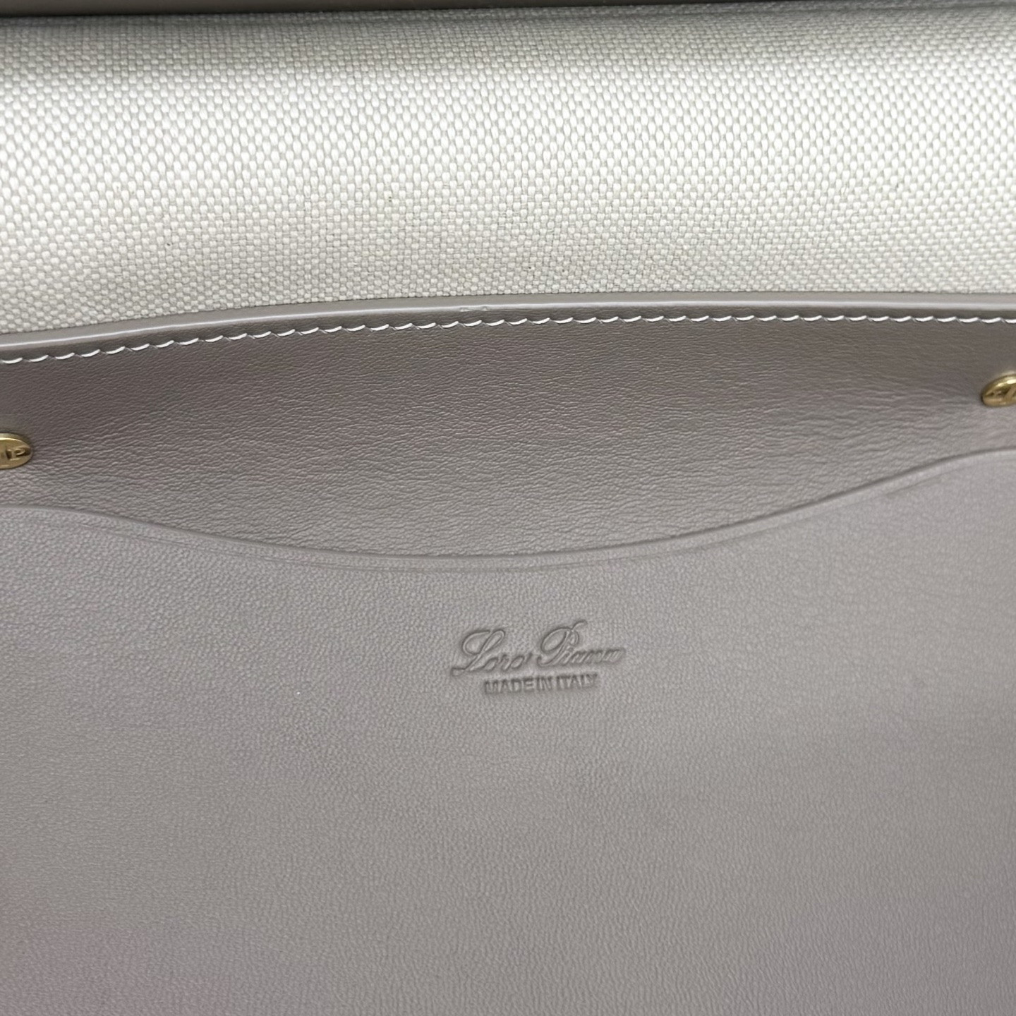 L0r0 P1ana loom bag l32 grained calfskin 33 x 23 x 18 cm