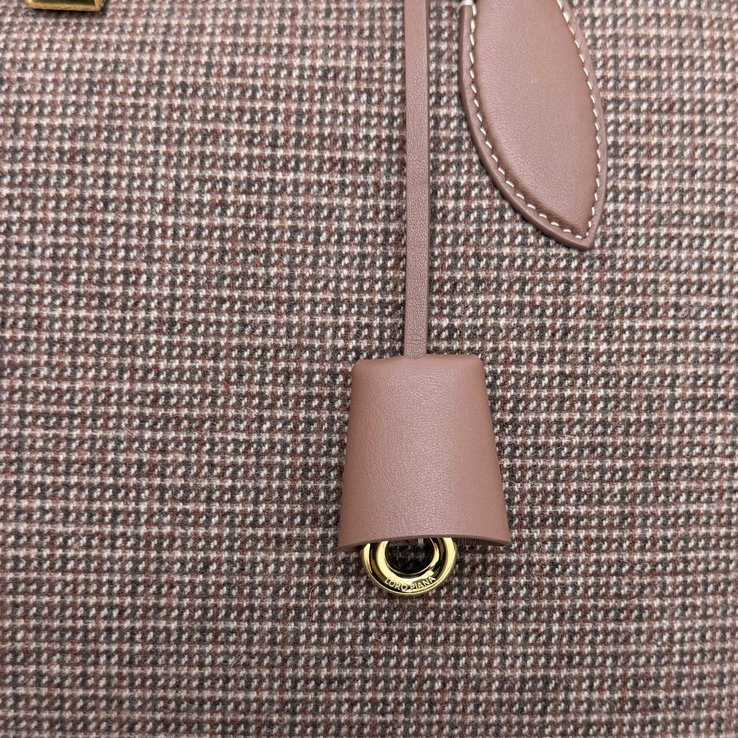 L0r0 P1ana needle 38x22x16cm