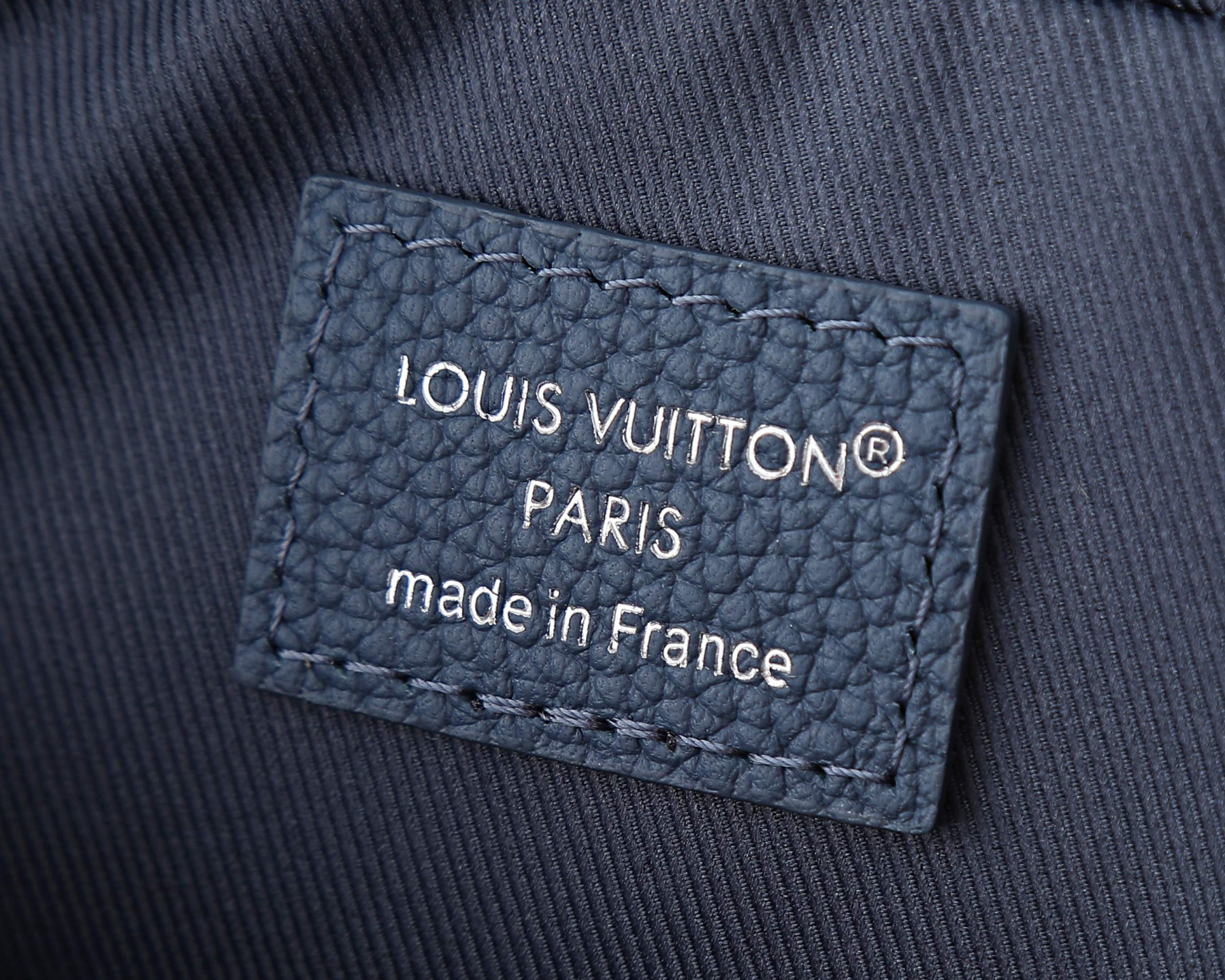 LV TRIO Messenger Bag M28601 25x18.5x7cm