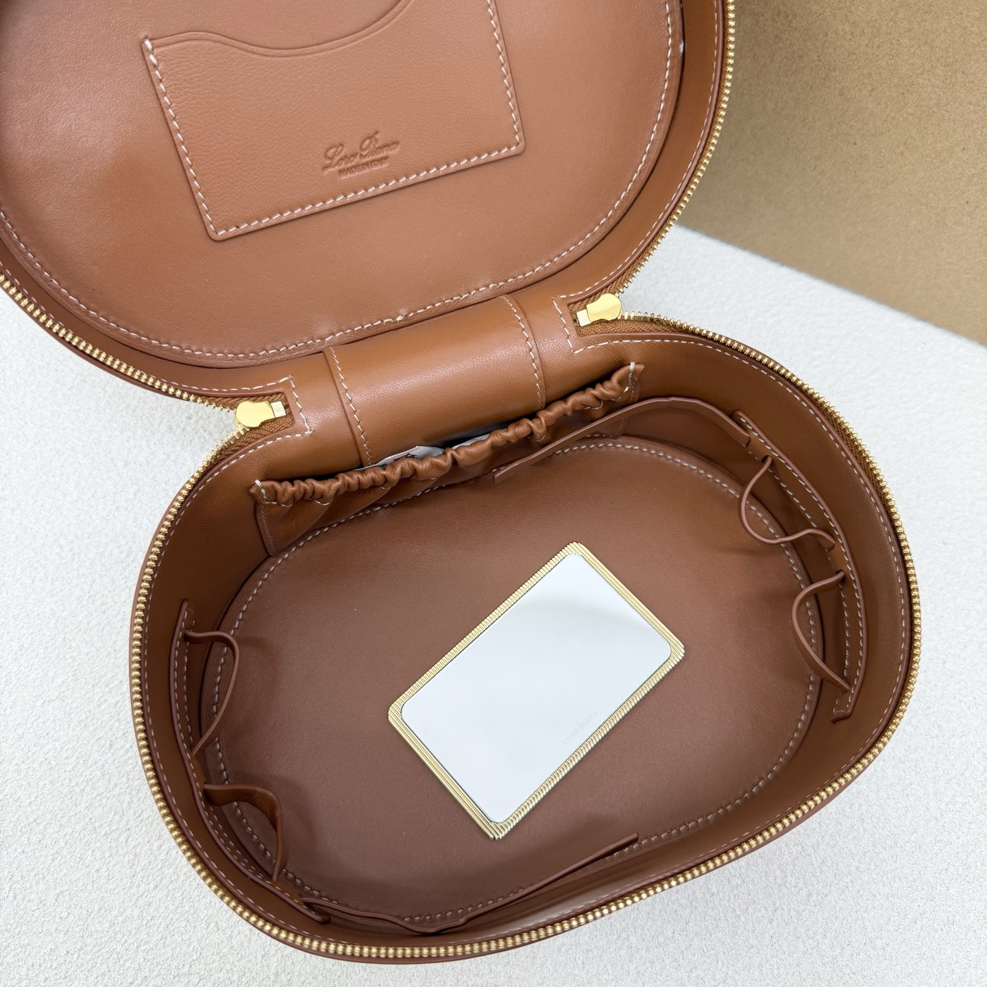 L0r0 P1ana extra vanity case 21x15x12cm