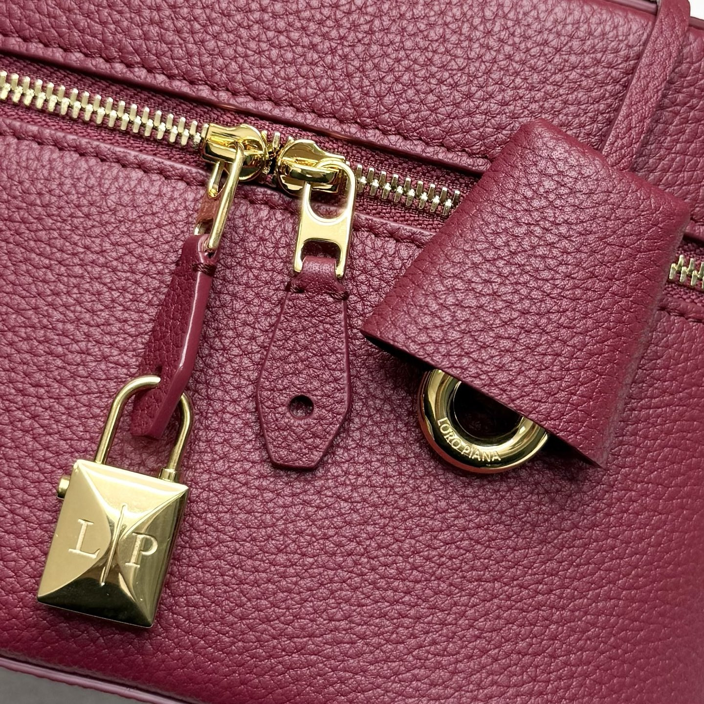 L0r0 P1ana extra vanity case 21x15x12cm