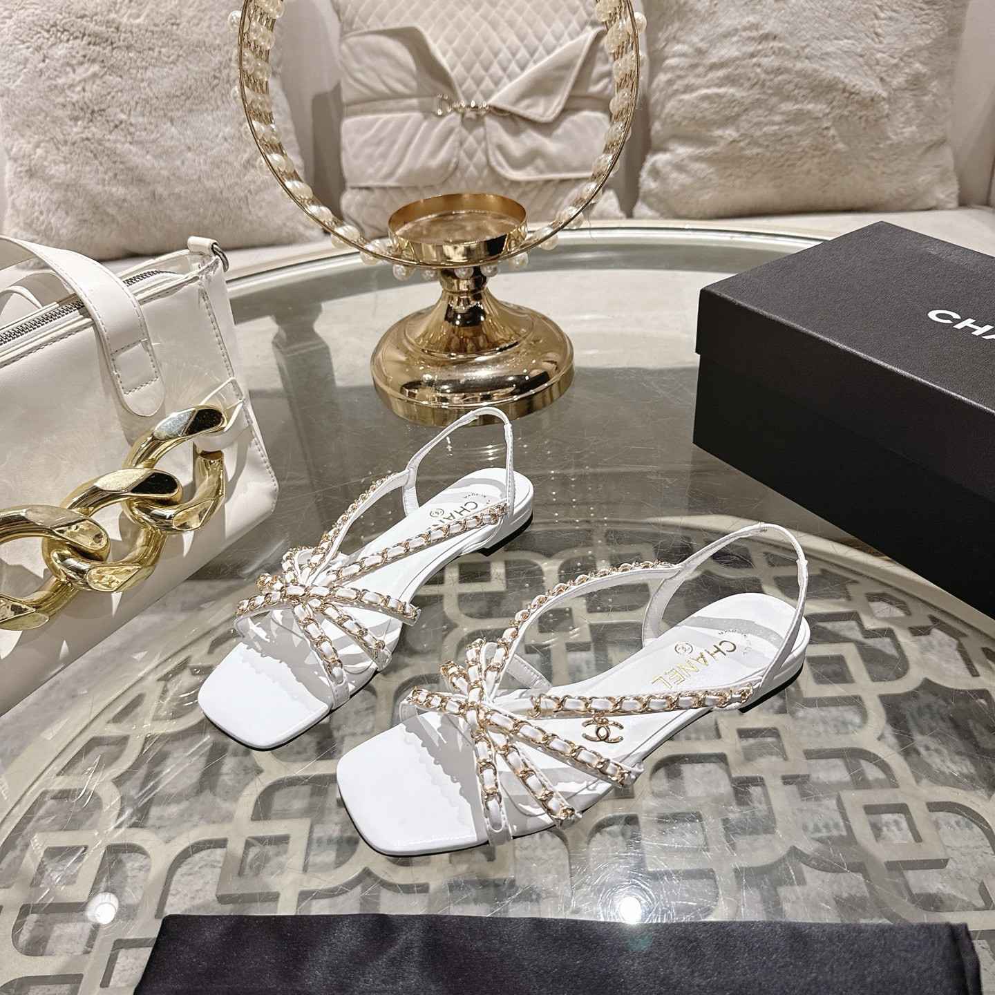 ua Ch**el sandals