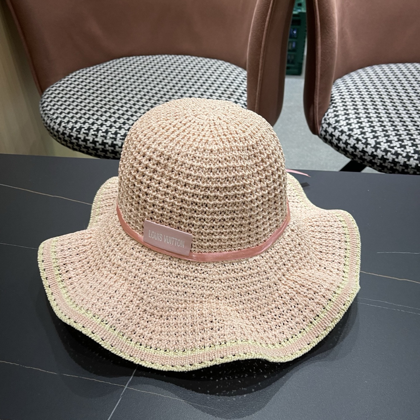 l0vis Vvtt0n straw hat