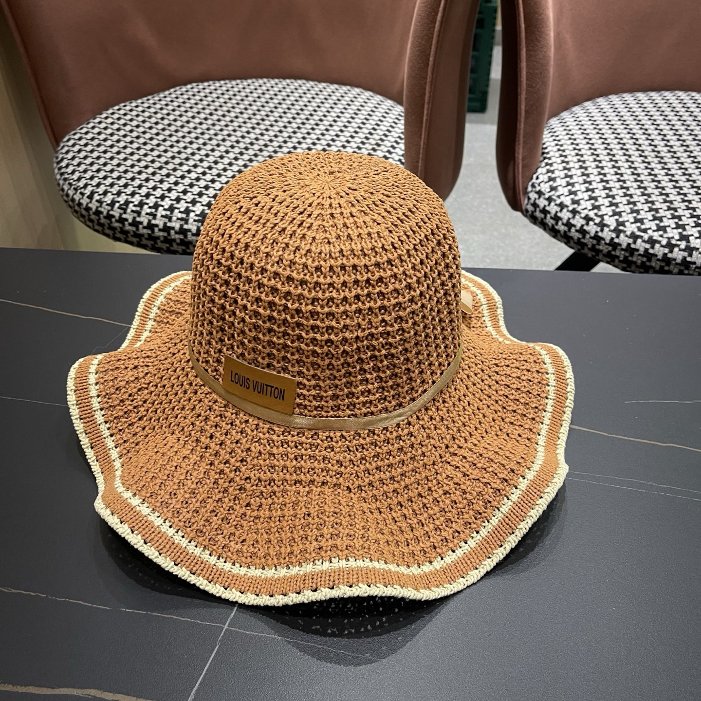 l0vis Vvtt0n straw hat