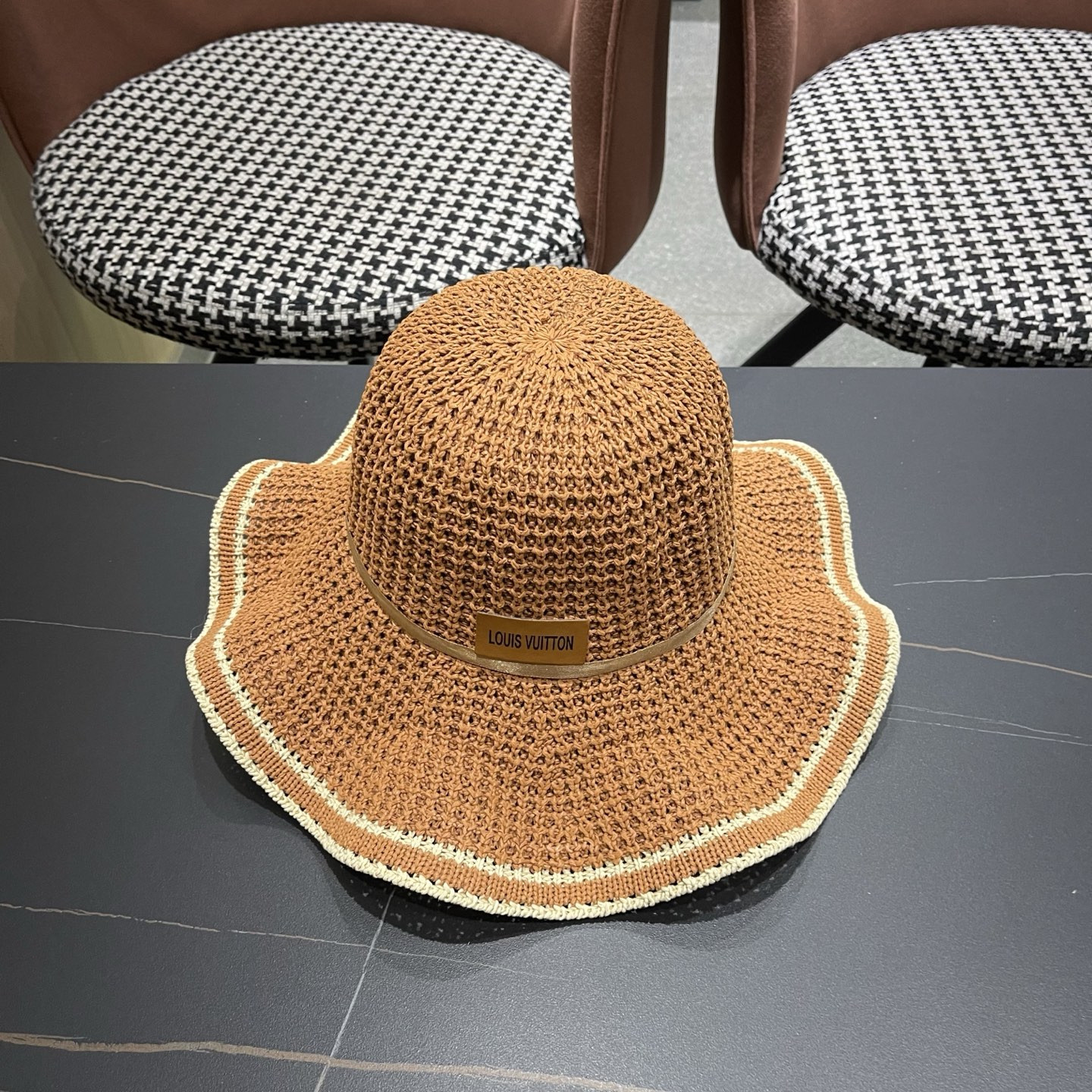 l0vis Vvtt0n straw hat