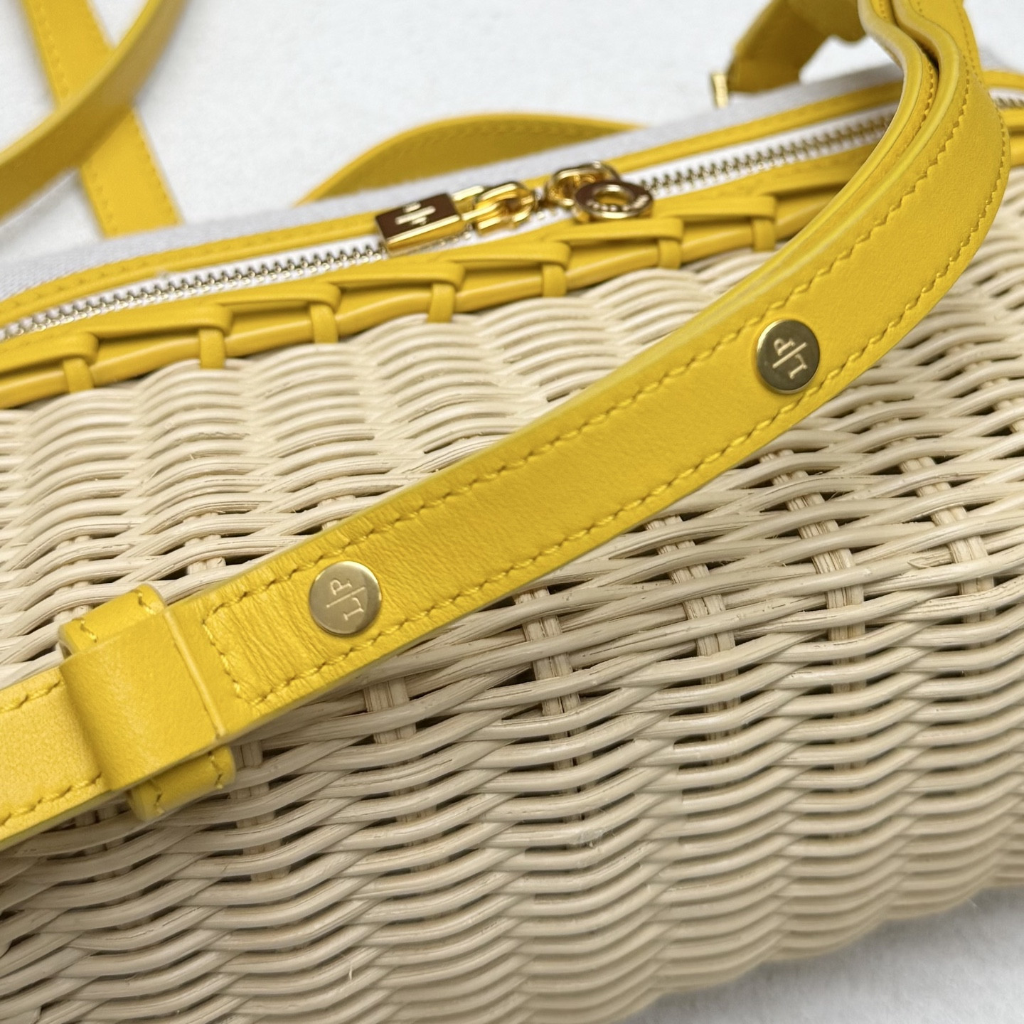 L0r0 P1ana extra pocket l19 wicker bag 19 x 11.5 x 7cm