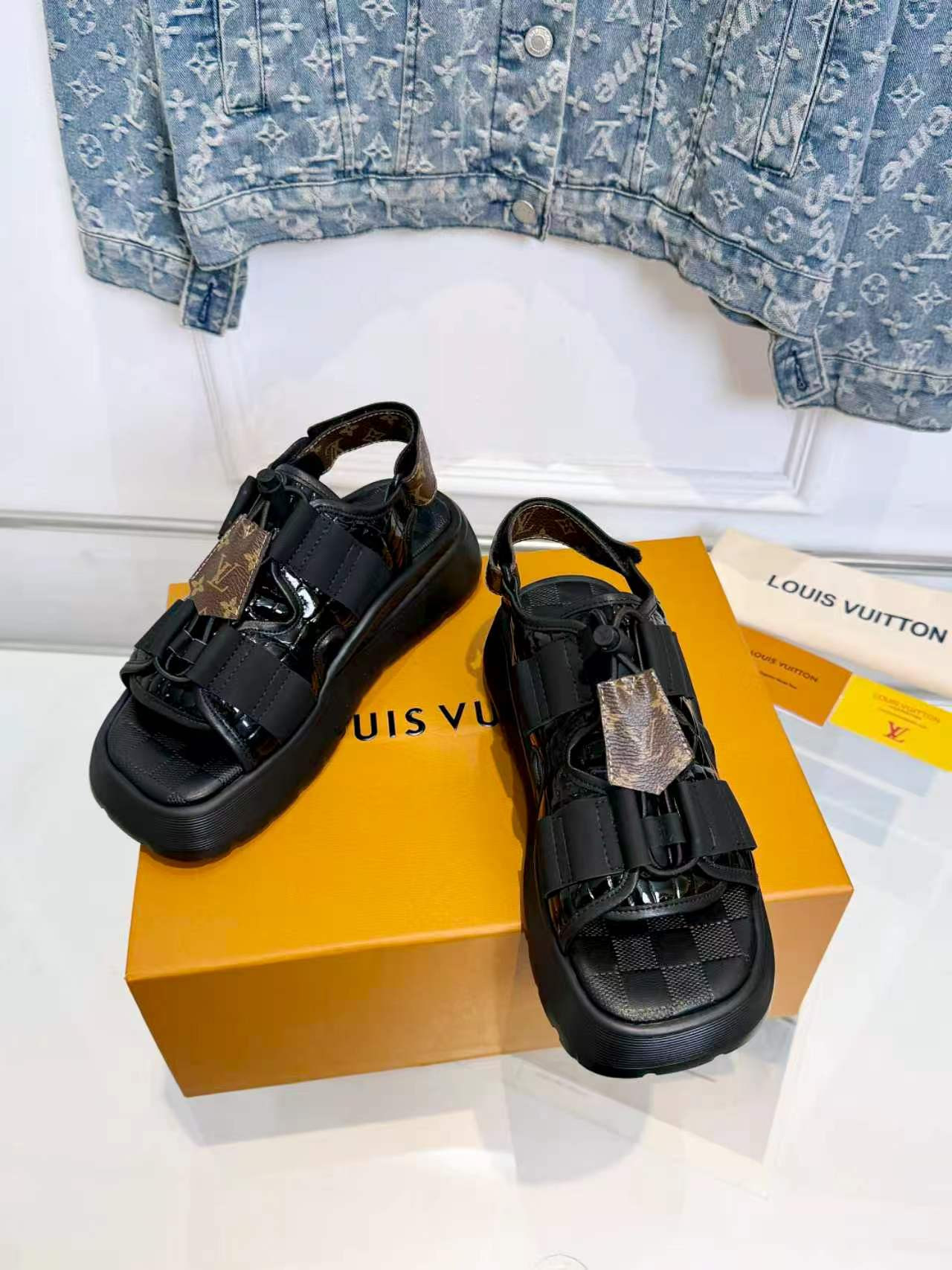 UA LV Chameleon Platform Comfort Sandal