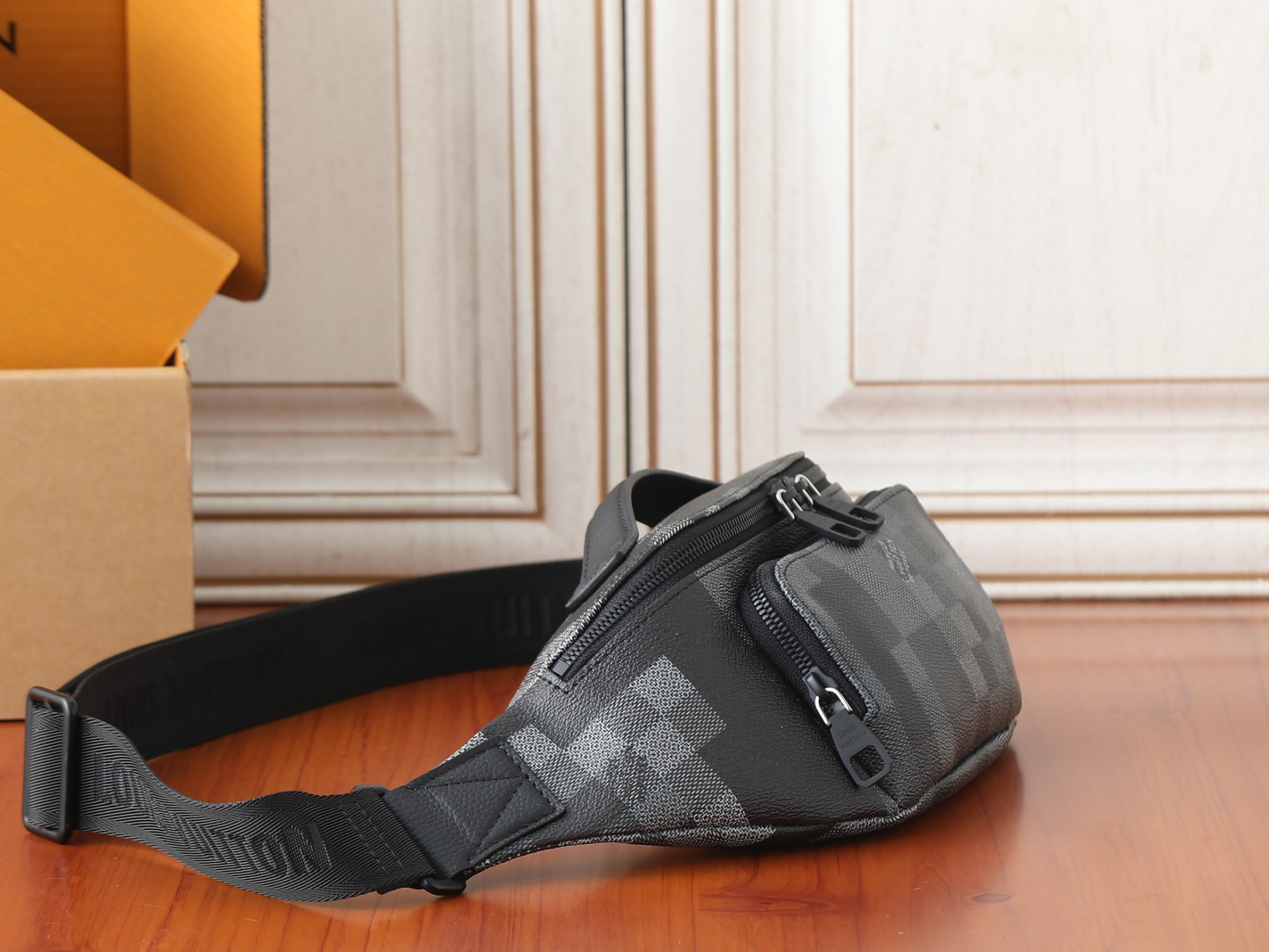 LV Rush Bumbag M14920 30x15x8cm