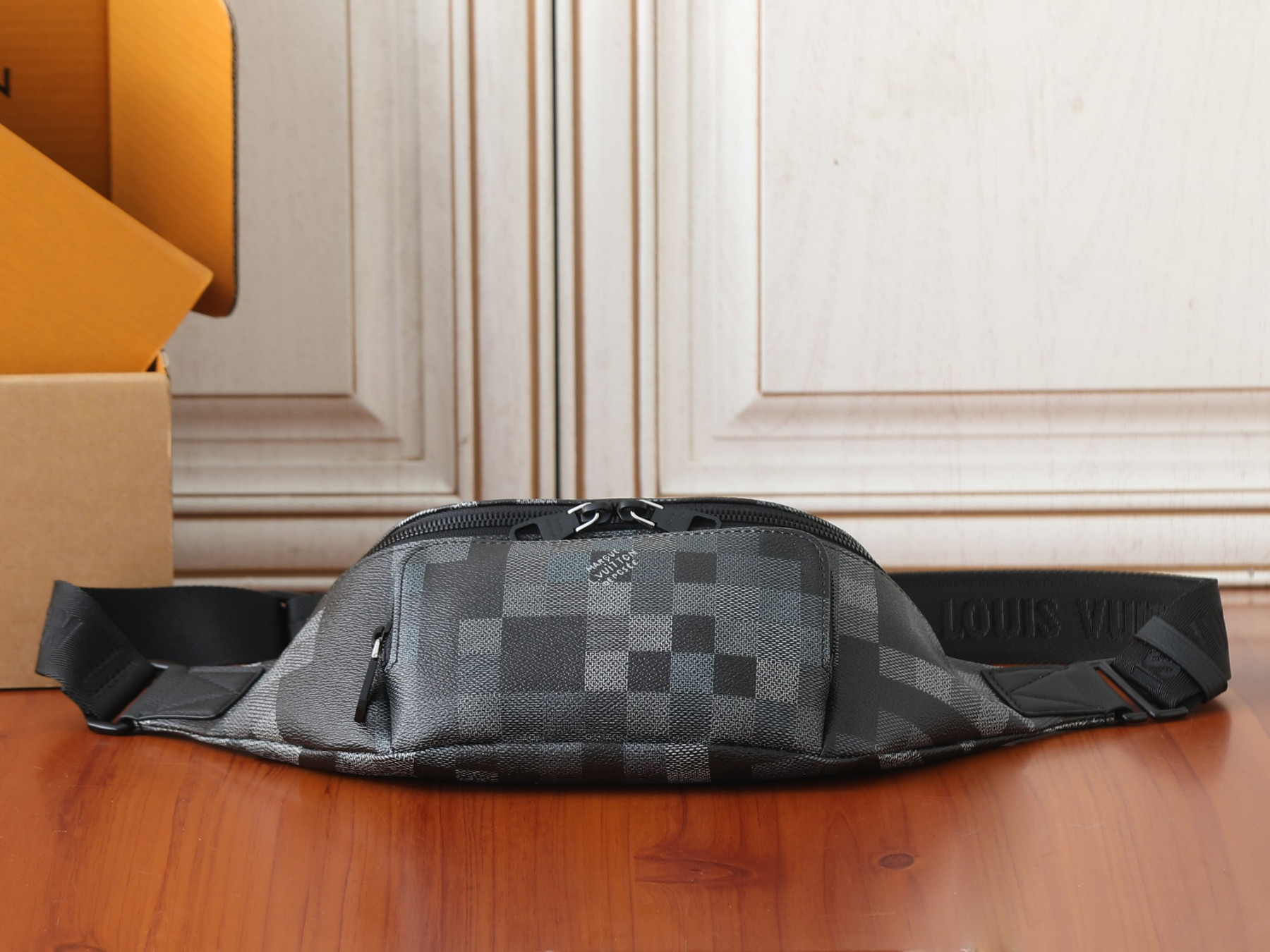 LV Rush Bumbag M14920 30x15x8cm